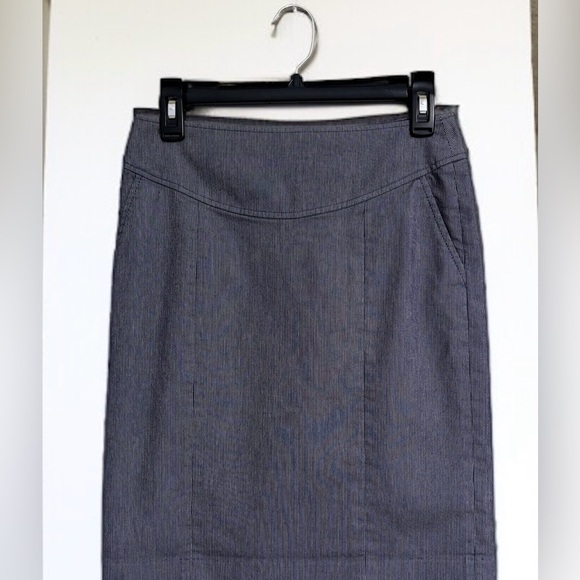 Banana Republic Navy Stretch Pencil Skirt Size 2 Workwear Career Classic - Picture 2 of 4